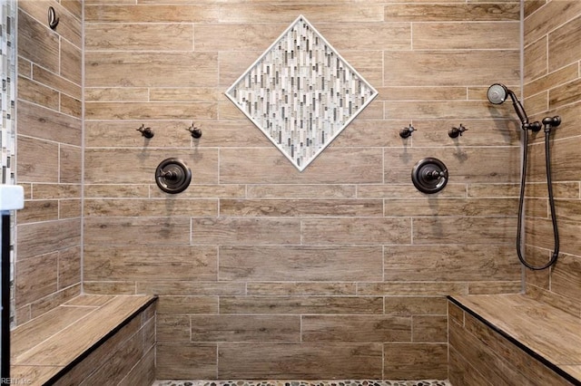 bathroom featuring a tile shower