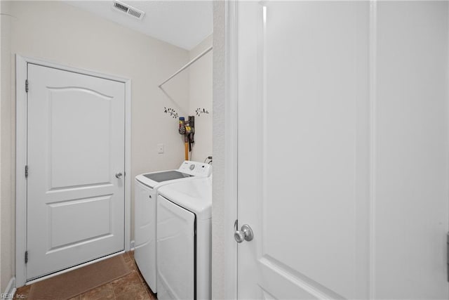 laundry room featuring laundry area, visible vents, and independent washer and dryer