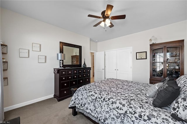 bedroom featuring carpet floors, ceiling fan, baseboards, and a closet