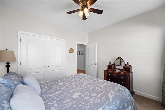 bedroom featuring ceiling fan, baseboards, and a closet