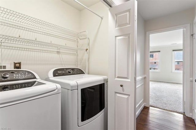 washroom with laundry area, baseboards, dark wood finished floors, and independent washer and dryer