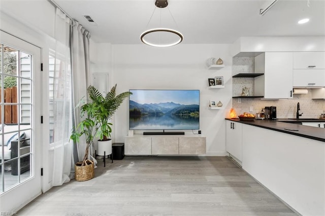 living room featuring recessed lighting, visible vents, and light wood finished floors