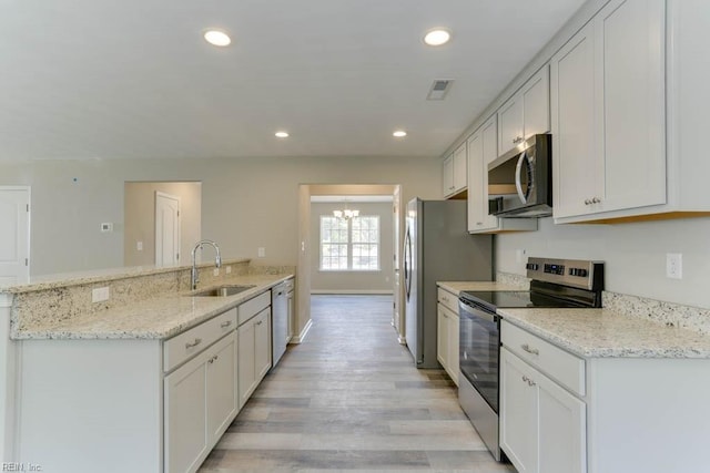 kitchen with visible vents, stainless steel appliances, a sink, and recessed lighting