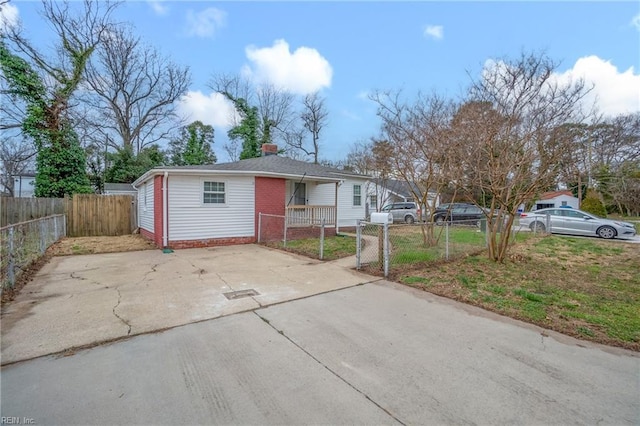 view of front of home featuring brick siding and a fenced front yard