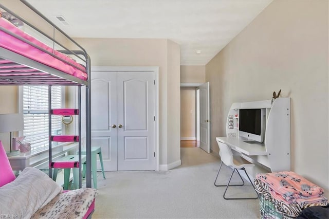 bedroom with visible vents, baseboards, carpet, and a closet