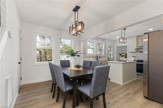 dining room with visible vents, recessed lighting, light wood-style flooring, and baseboards