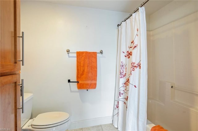 bathroom featuring curtained shower, baseboards, tile patterned flooring, and toilet