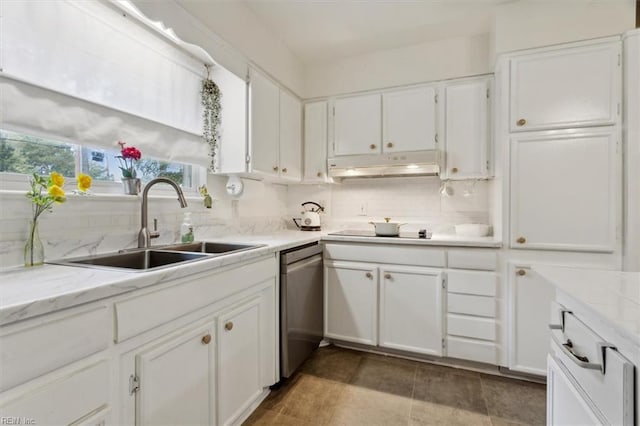 kitchen with black electric stovetop, under cabinet range hood, dishwasher, decorative backsplash, and a sink