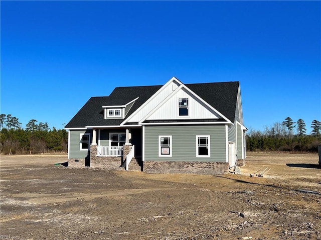 view of front of property featuring crawl space and a porch