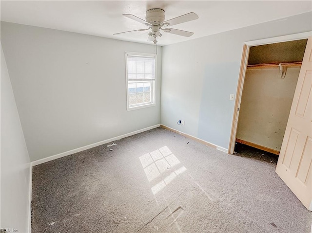 unfurnished bedroom with carpet floors, a ceiling fan, baseboards, and a closet