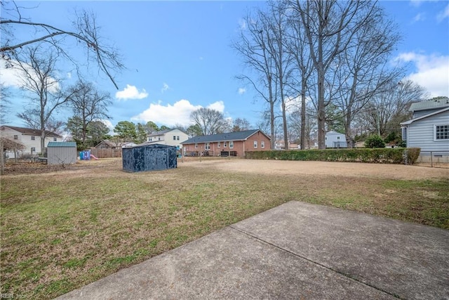 view of yard featuring a patio area