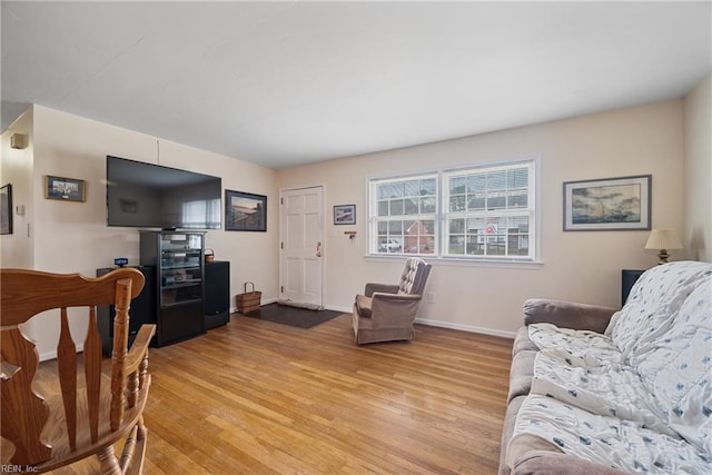 living room with light wood-type flooring and baseboards