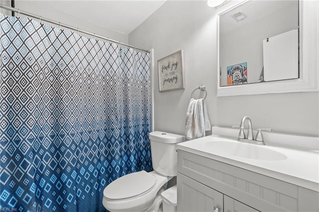 full bathroom with toilet, curtained shower, visible vents, and vanity