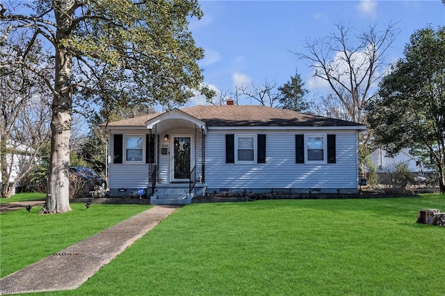 view of front of home featuring crawl space, a shingled roof, and a front yard