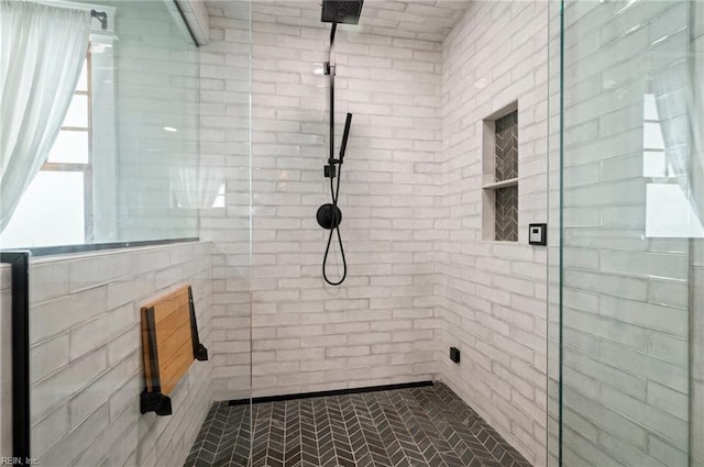 bathroom featuring a tile shower