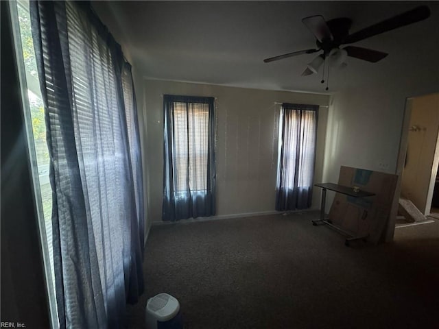 carpeted empty room featuring a ceiling fan