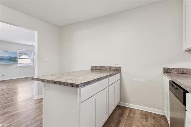 kitchen with wood finished floors, white cabinetry, a peninsula, baseboards, and dishwasher