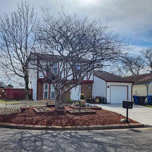 view of front of property featuring driveway