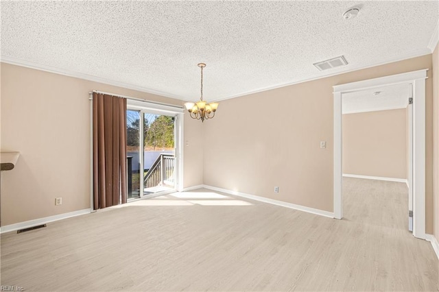 spare room featuring crown molding, light wood-type flooring, visible vents, and a chandelier