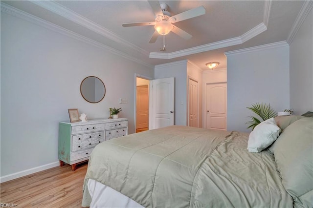 bedroom featuring light wood-type flooring, baseboards, ceiling fan, and crown molding