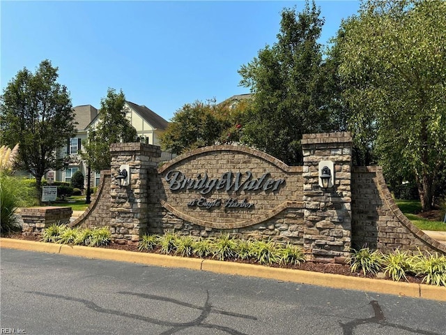 view of community / neighborhood sign