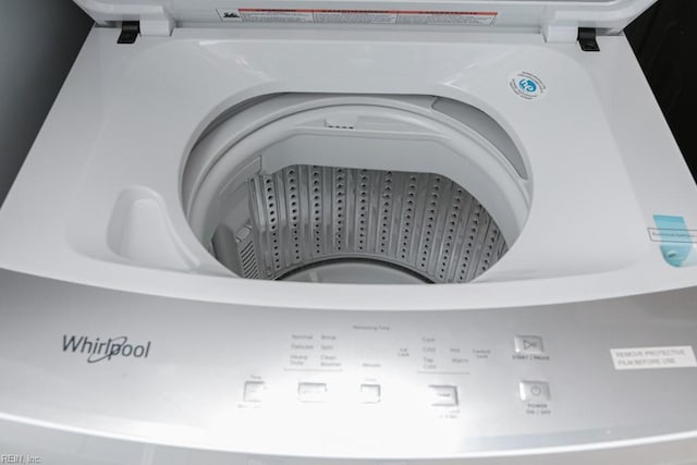 interior details featuring washer / clothes dryer