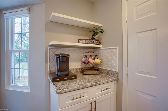 interior details featuring tasteful backsplash