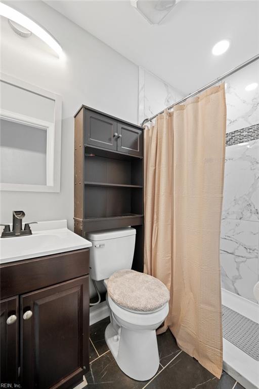 full bath with a shower with shower curtain, toilet, and vanity