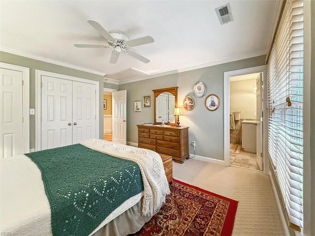 bedroom with baseboards, visible vents, carpet floors, ceiling fan, and ornamental molding