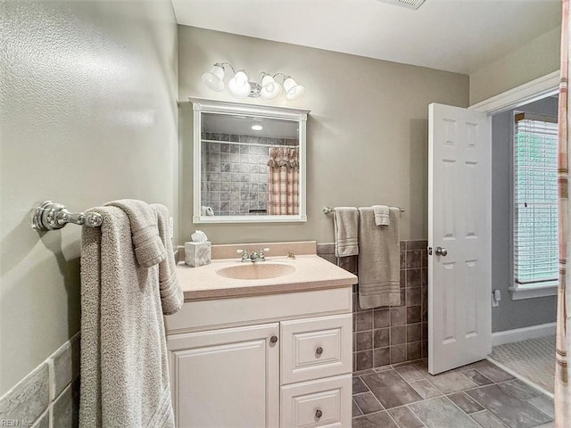 full bathroom featuring vanity and a shower with shower curtain