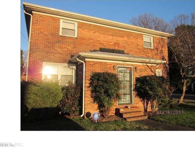 view of front facade with brick siding