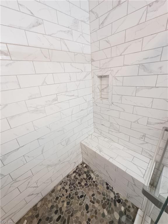 bathroom featuring tiled shower