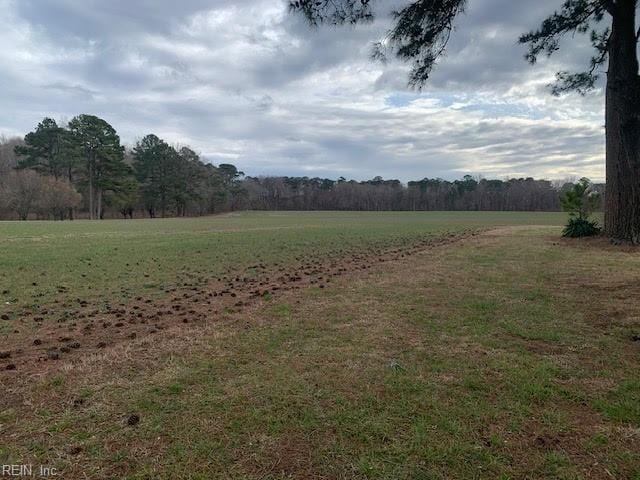 view of yard with a rural view