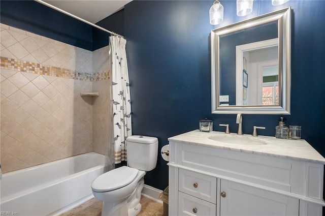 full bathroom featuring tile patterned floors, toilet, shower / bath combination with curtain, baseboards, and vanity