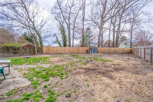 view of yard with a storage shed, an outdoor structure, and a fenced backyard