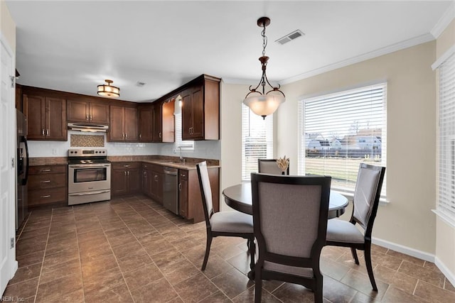 kitchen with baseboards, visible vents, a sink, under cabinet range hood, and appliances with stainless steel finishes