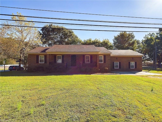 ranch-style house featuring brick siding and a front lawn