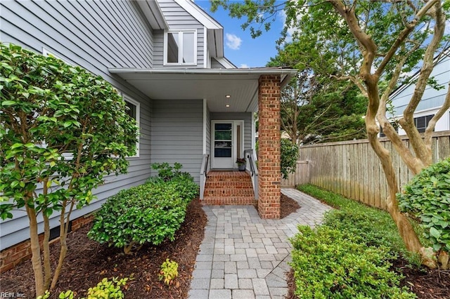 entrance to property with fence