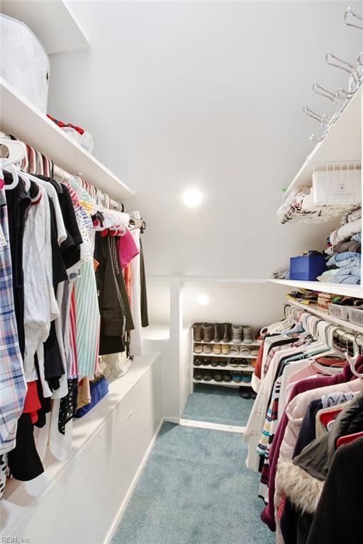 walk in closet featuring carpet floors