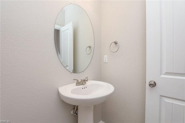 bathroom featuring a textured wall