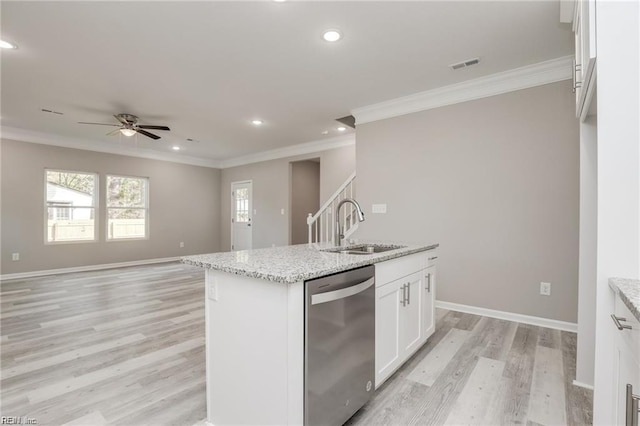 kitchen featuring visible vents, ceiling fan, stainless steel dishwasher, light wood-style floors, and a sink