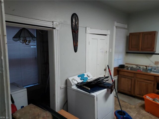 laundry area featuring laundry area, washer / clothes dryer, and a sink