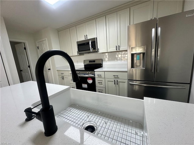 kitchen with backsplash and appliances with stainless steel finishes