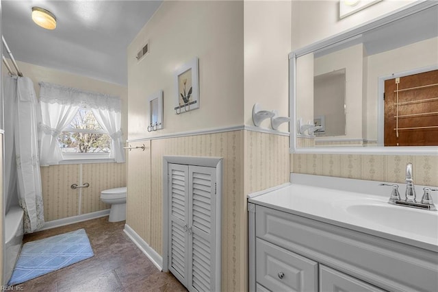 full bath with visible vents, wallpapered walls, baseboards, toilet, and vanity