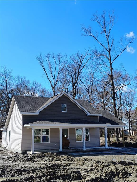 view of front of property featuring a porch and a shingled roof