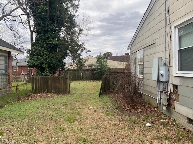 view of yard featuring fence