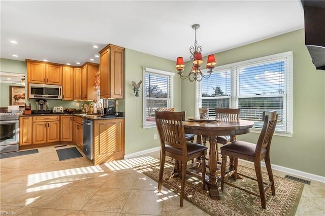 dining space featuring visible vents, recessed lighting, ceiling fan with notable chandelier, and baseboards