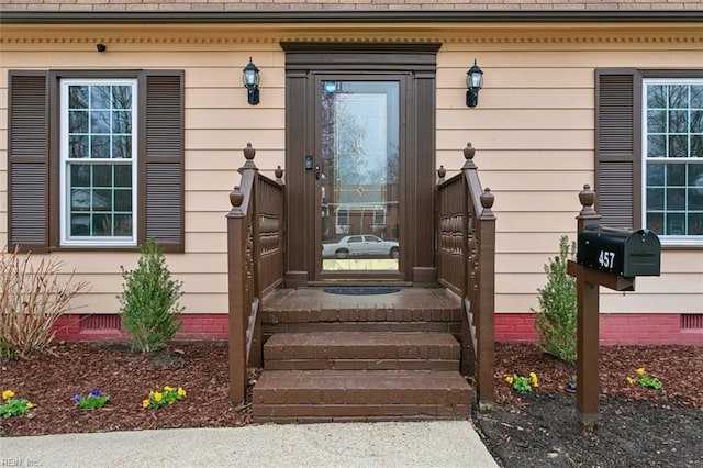 doorway to property with crawl space