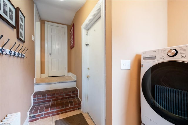 laundry room with washer / clothes dryer and tile patterned flooring