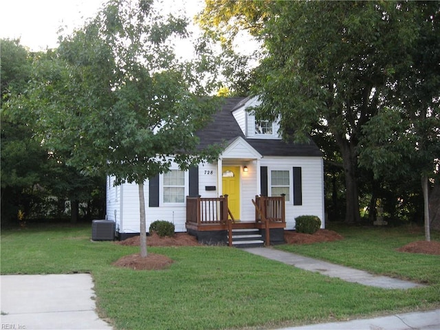 view of front of home featuring central AC and a front yard